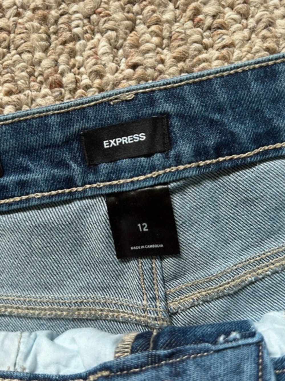 Express Women's Medium to Light Blue Denim Jeans